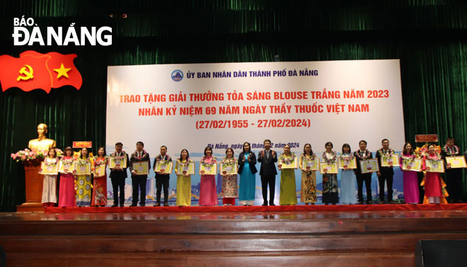 toa sang blouse trang 2023 1