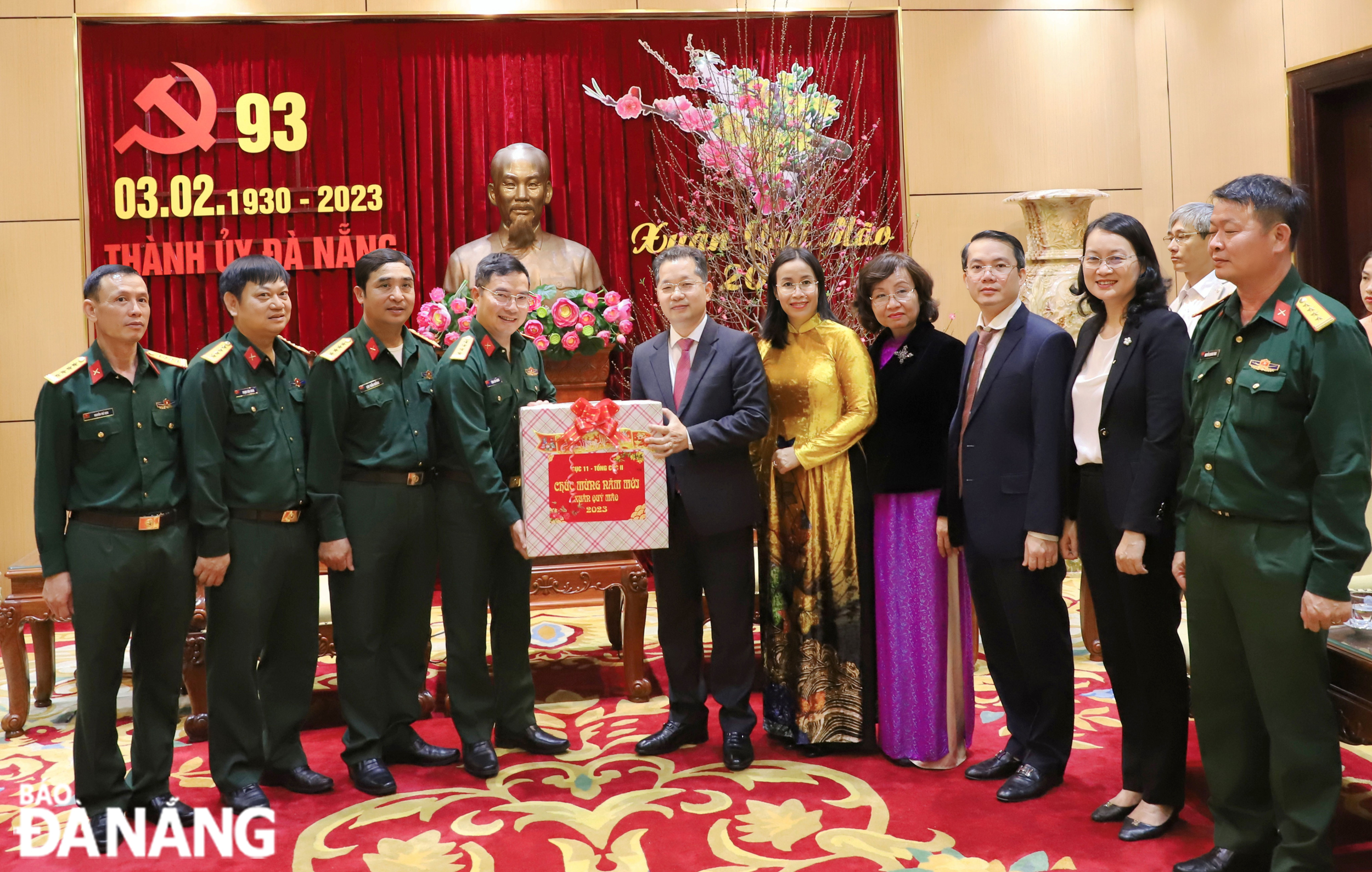 tong lanh su quan cac nuoc chuc tet thanh pho 5