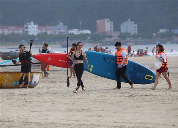 tourists enjoy their holiday in da nang