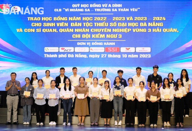 trao 440 suat hoc bong vu a dinh 1
