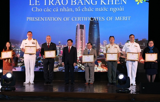 trao bang