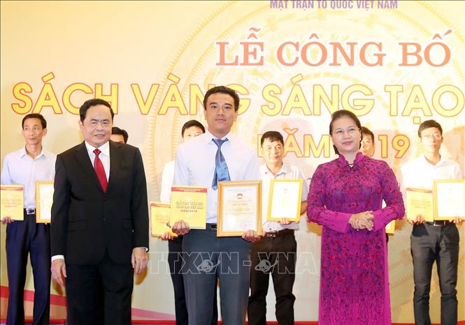 trao chung nhan sach vang centic