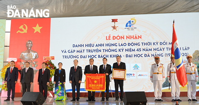 trao danh hi e1 bb 87u anh h c3 b9ng lao c4 91 e1 bb 99ng th e1 bb 9di k e1 bb b3 c4 91 e1 bb 95i m e1 bb 9b