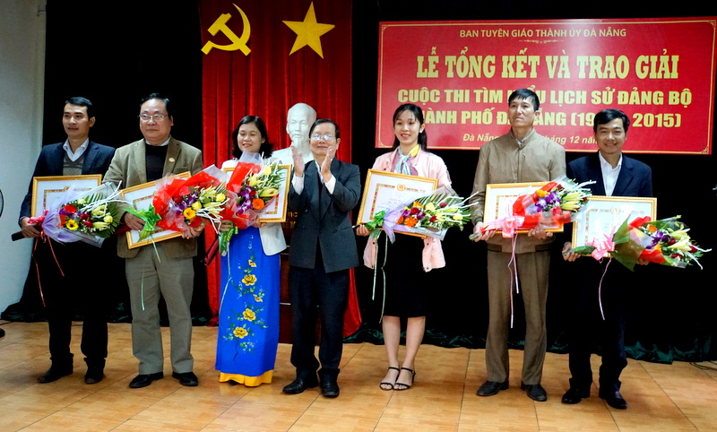 trao giai lich su dang bo