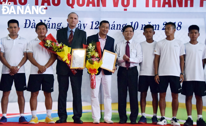trao giai tennis