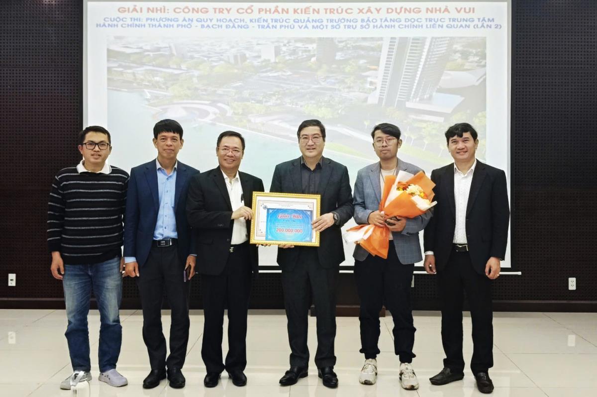 trao giai thiet ke quang truong tthc