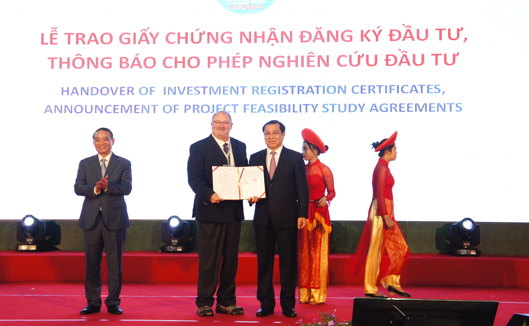 trao giay chung nhan dang ky dau tu
