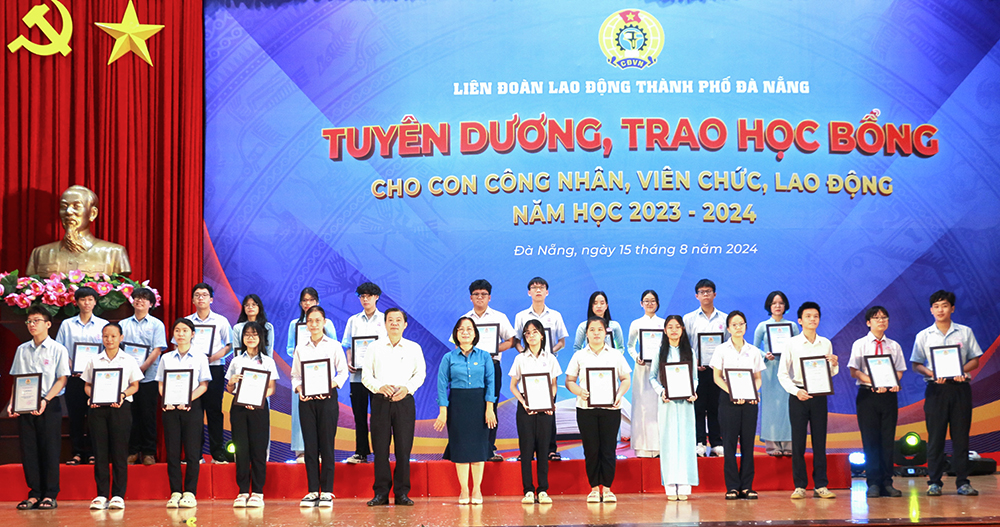 trao hoc bong cho con cnvcnld 2024