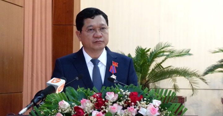 trao huan chuong hang 3 cua nha nuoc lao cho ong tran phuoc son 1