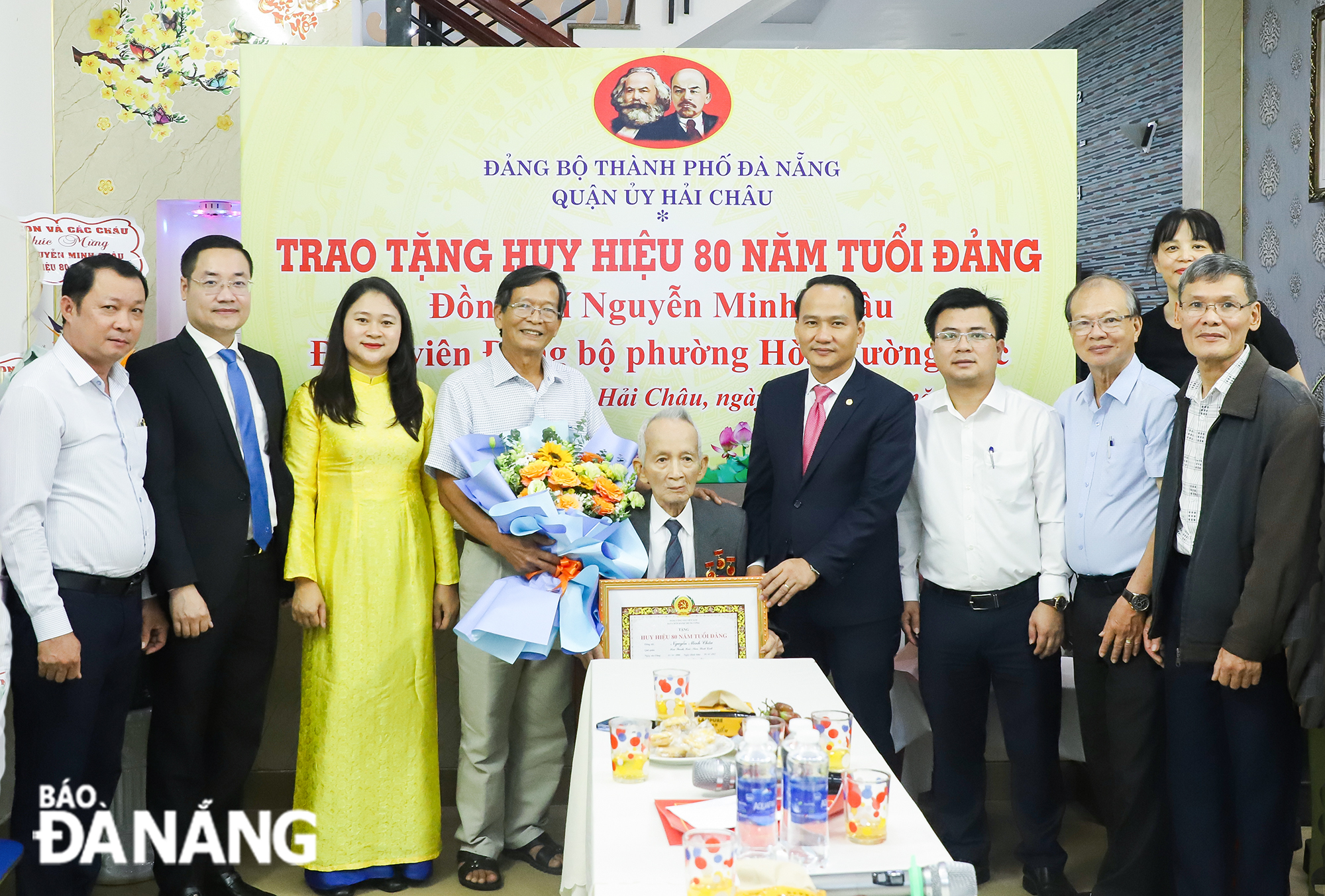 trao huy hieu 80 nam tuoi dang ngay 051124