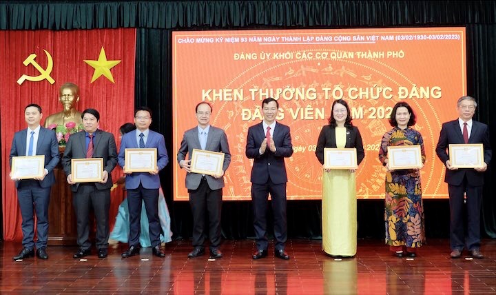 trao huy hieu dang 2023 1