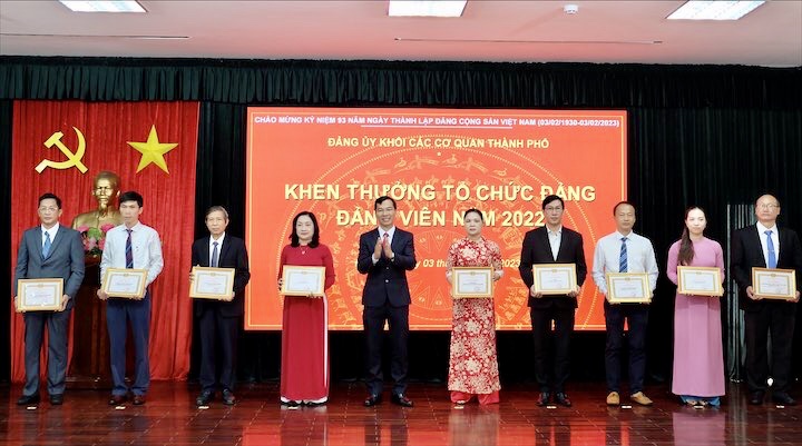 trao huy hieu dang 2023 3