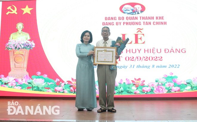 trao huy hieu dang quan thanh khe