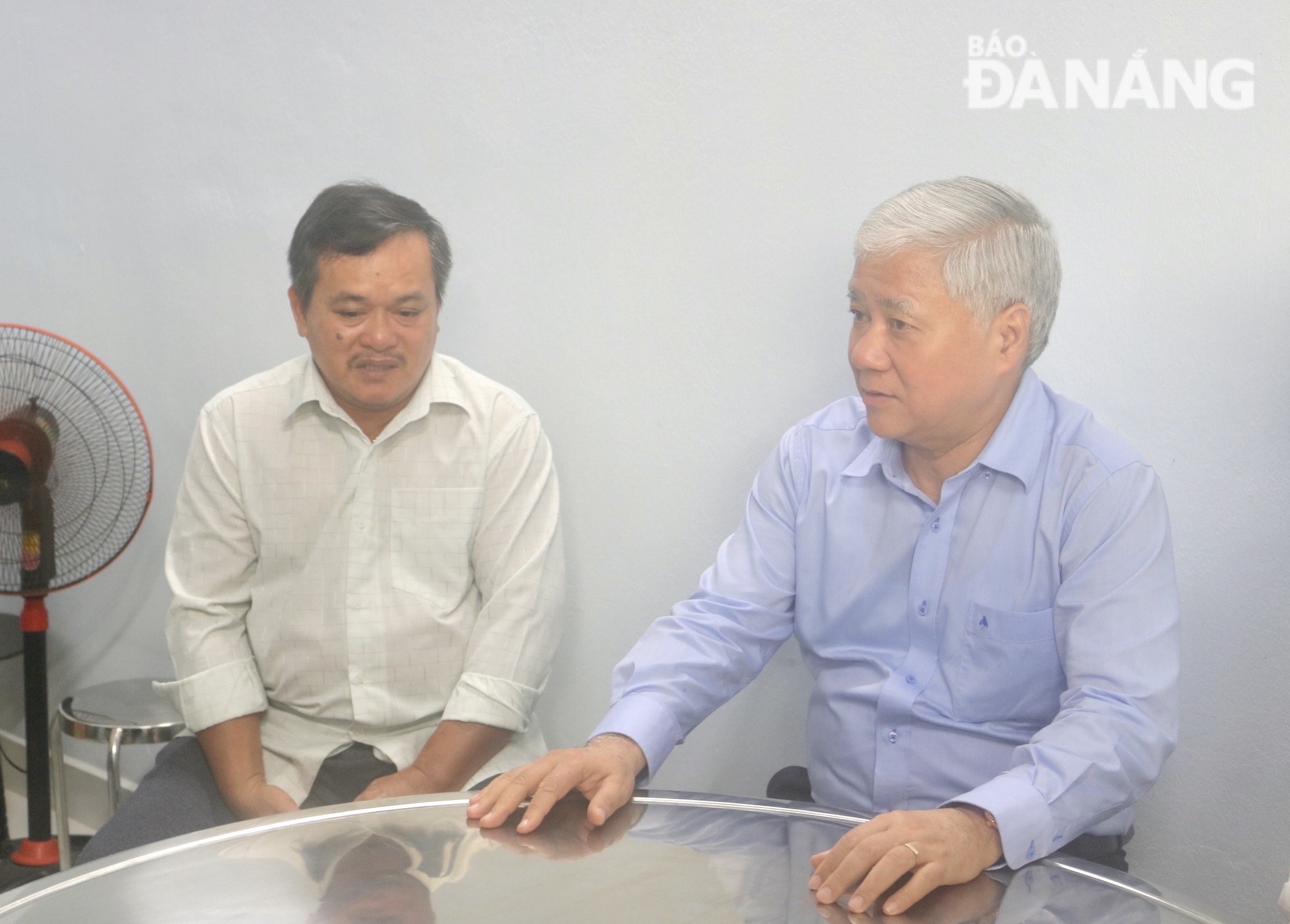 trao nha dai doan ket cho ong hua chan ran 1