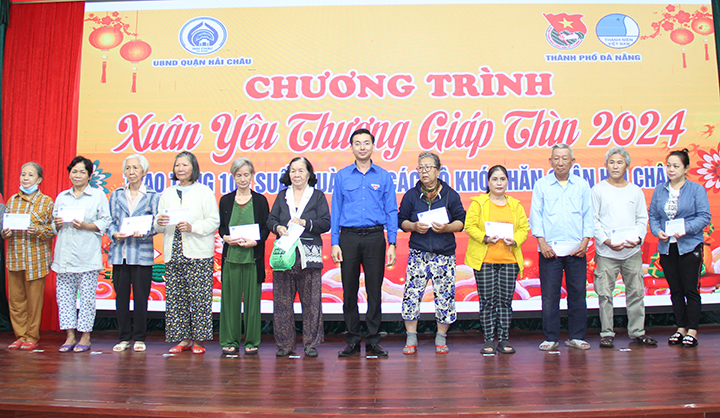 trao qua tet quan hai chau