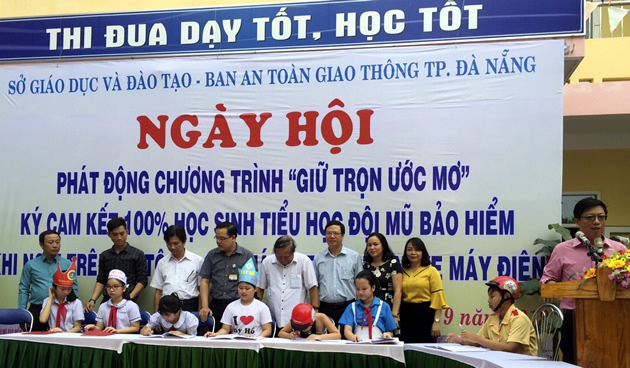 tre doi mu bao hiem