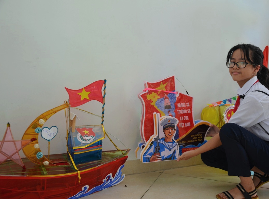 tre em choi long den 4