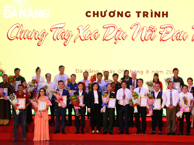 tri c3 a2n v c3 a0 t e1 ba b7ng hoa