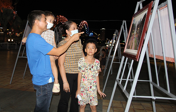trien lam anh 3 0509