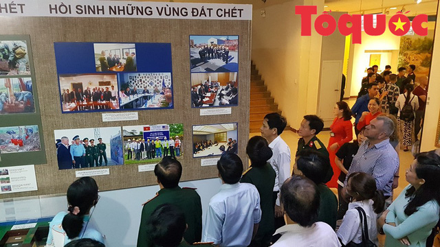 trien lam hoi sinh 1