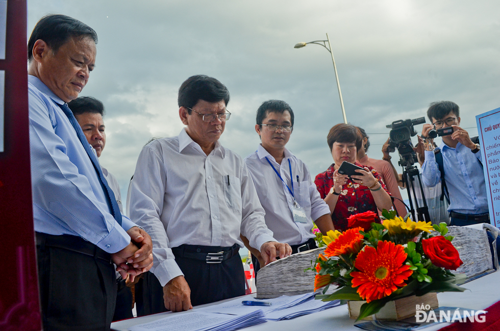 trien lam tu lieu hoang sa 12