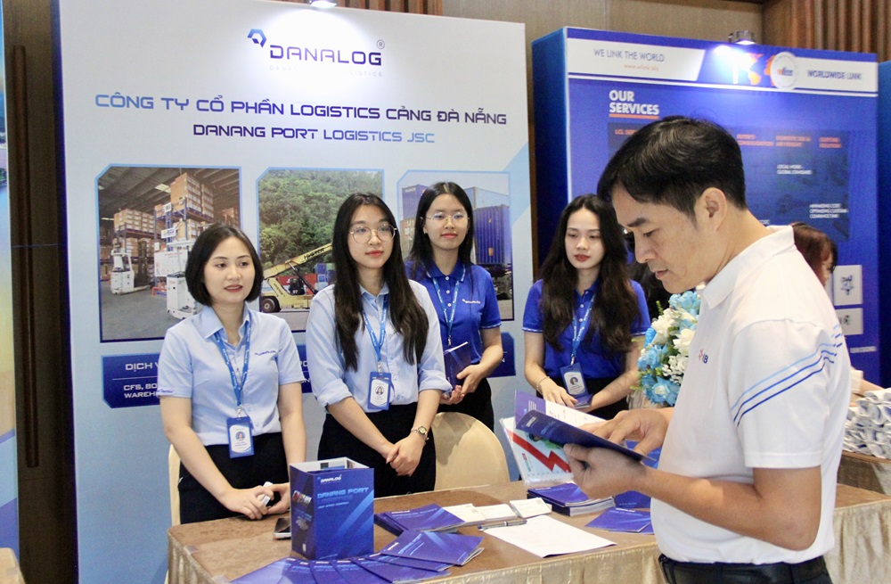 trung bay dien dan logistics 4