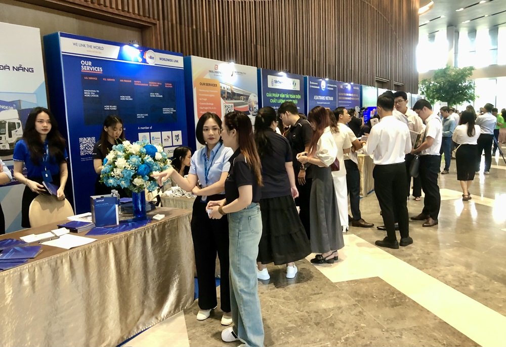 trung bay dien dan logistics 5