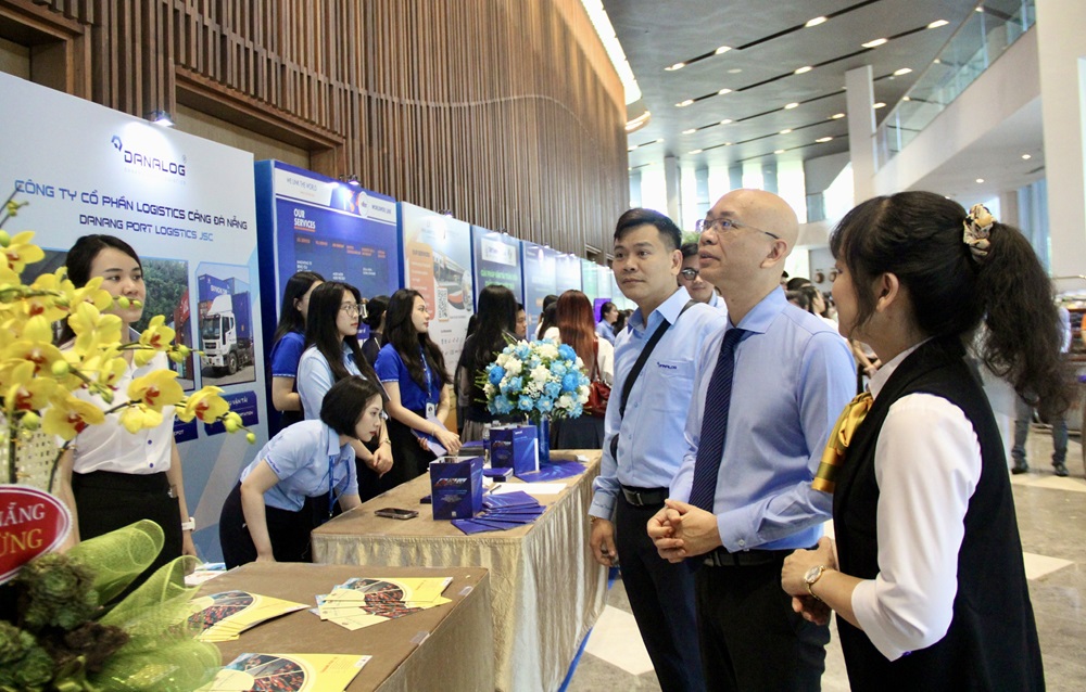 trung bay dien dan logistics 6
