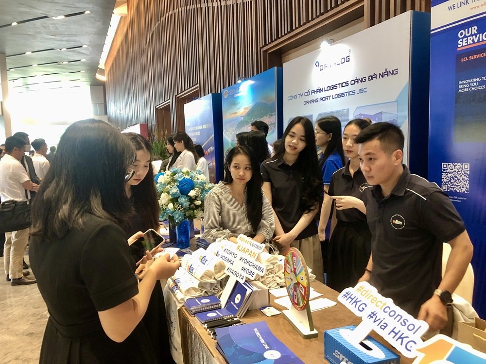 trung bay dien dan logistics