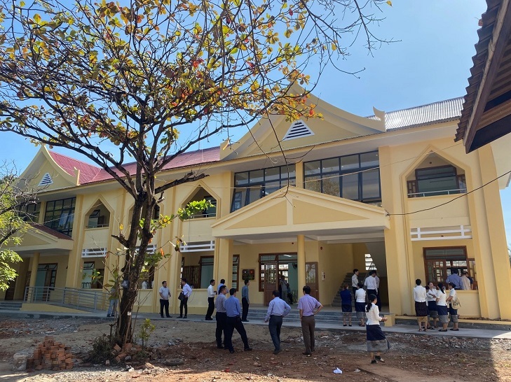 truong tieu hoc huu nghi champasak