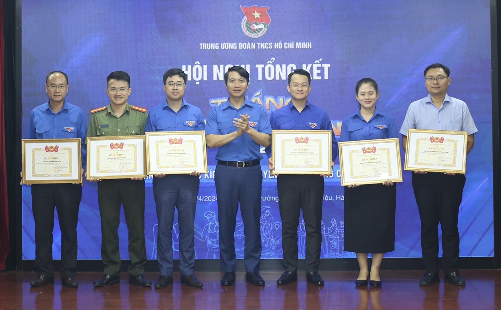 tuoi tre da nang nhan bang khen cua trung uong doan