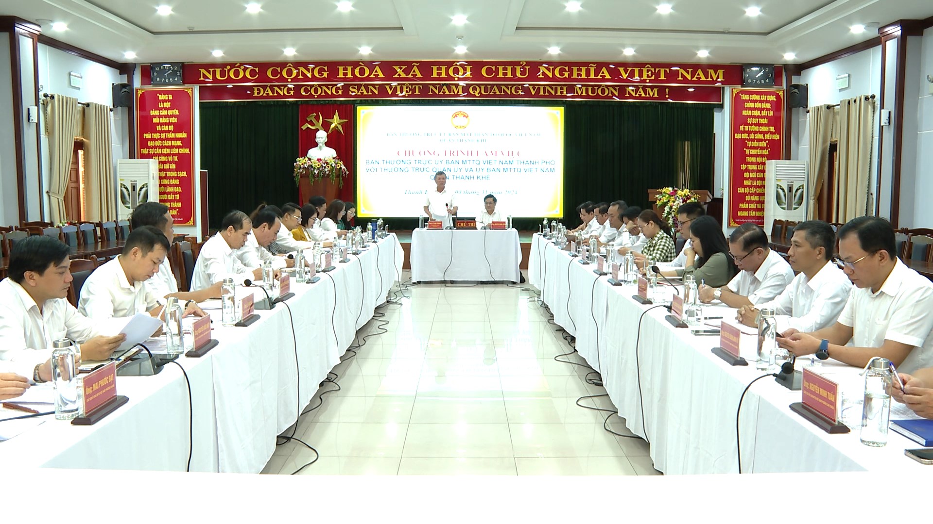 ubmttq vn lam viec voi quan thanh khe