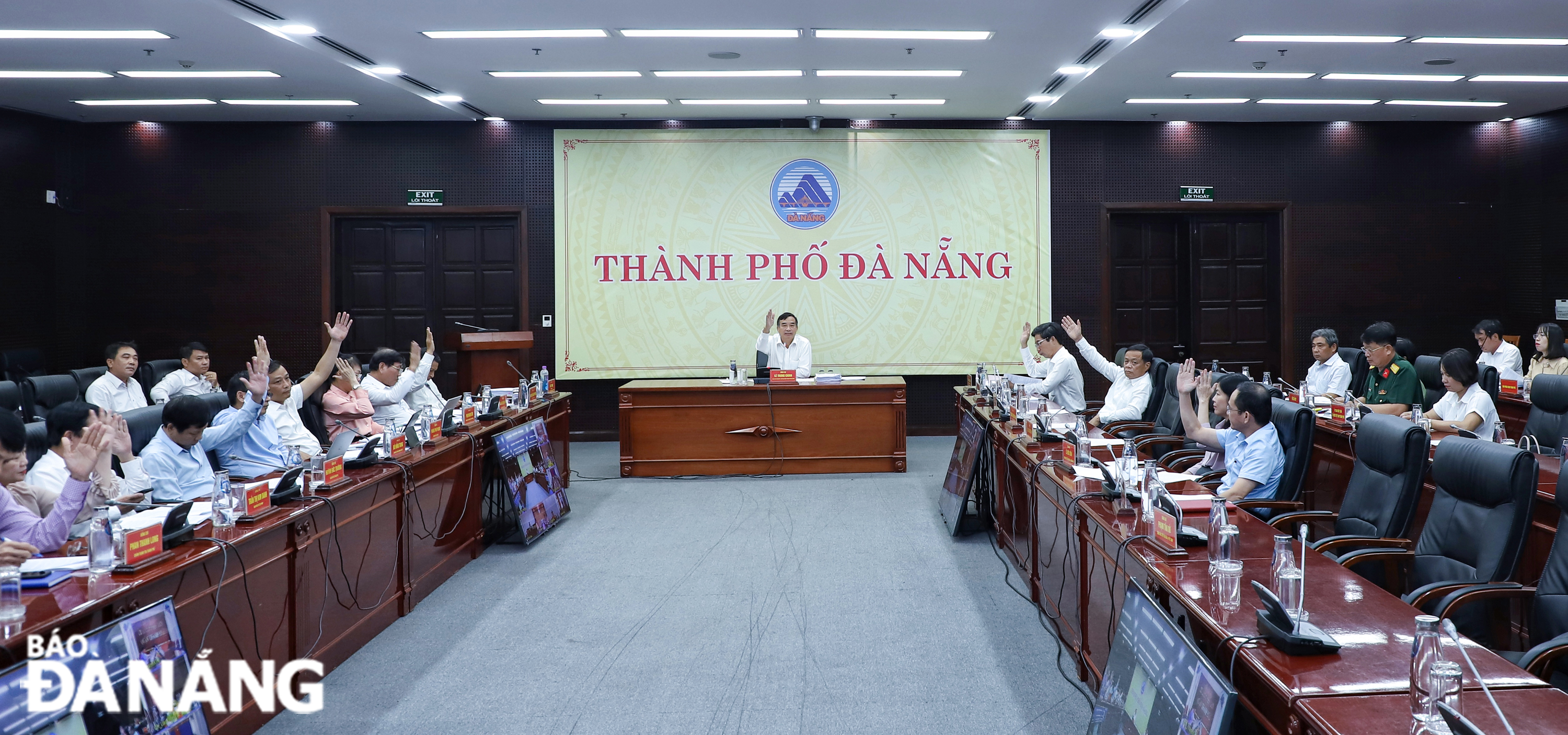 ubnd hop thuong ky thang 8 1