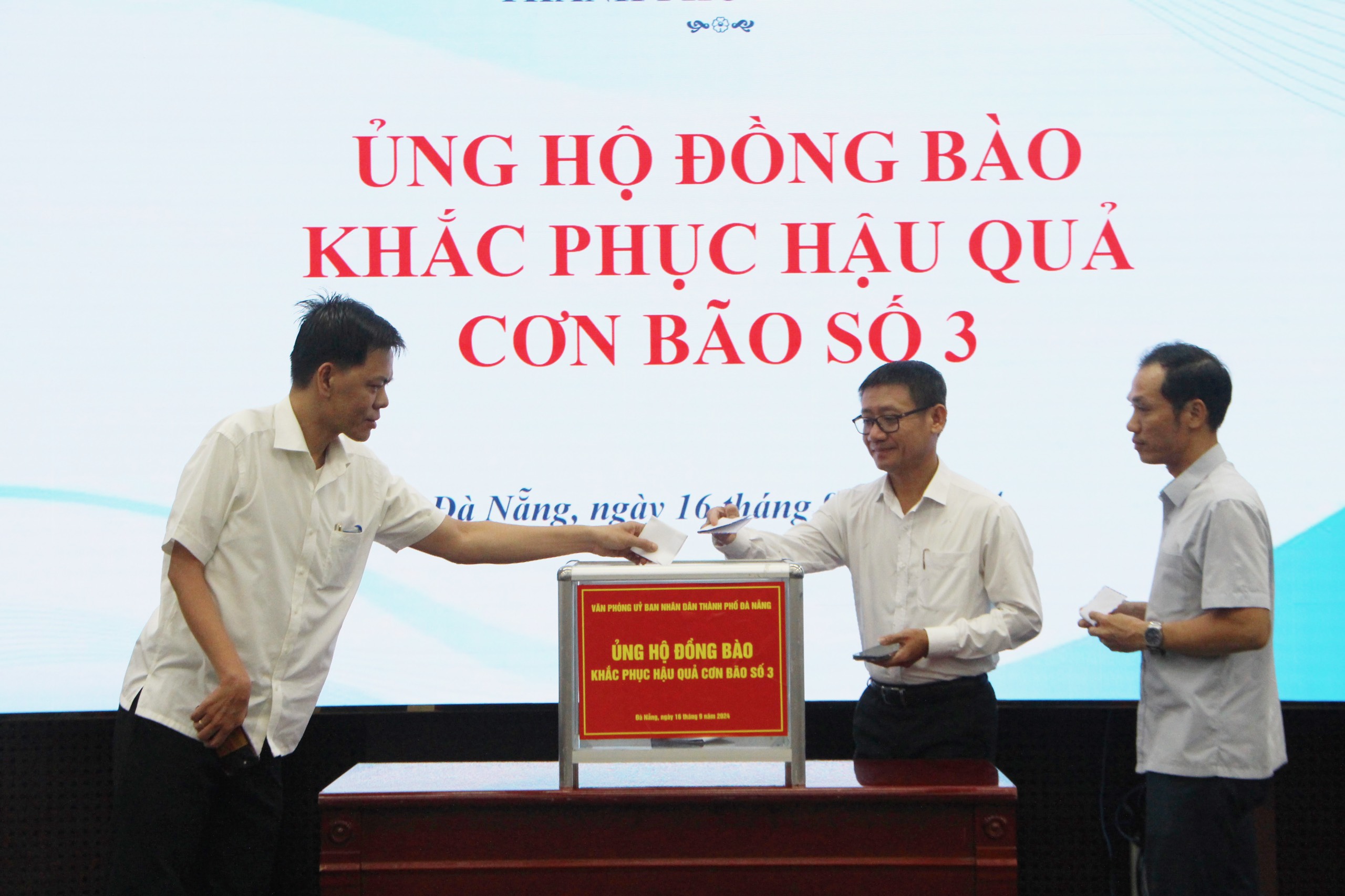 van phong ubnd ung ho dong bao chiu bao yagi 2