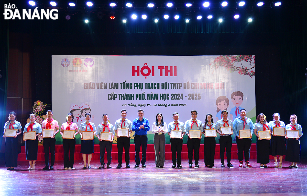 vinh danh 48 tong phu trach doi nam 2025