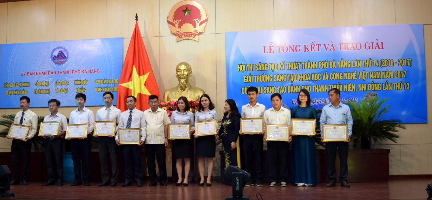 vinh danh khoa hoc 2