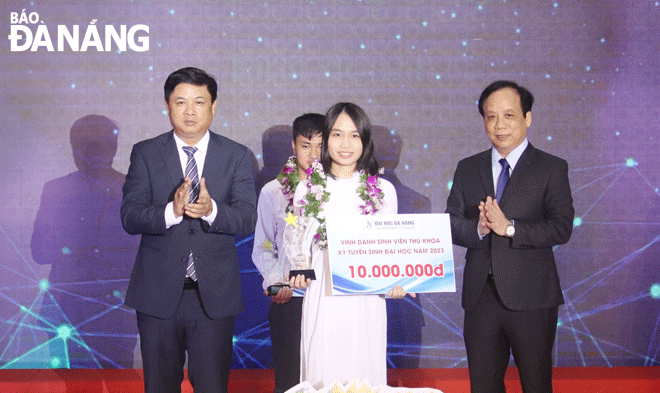 vinh danh thu khoa dai hoc da nang 2023