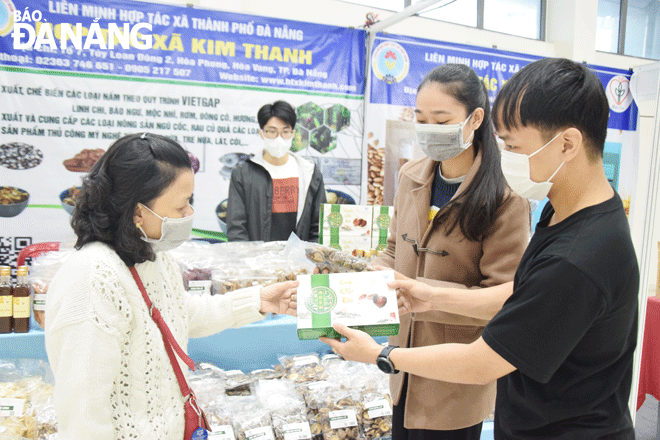 visitors buying products