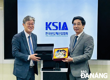 visits incheon free economic zone 2