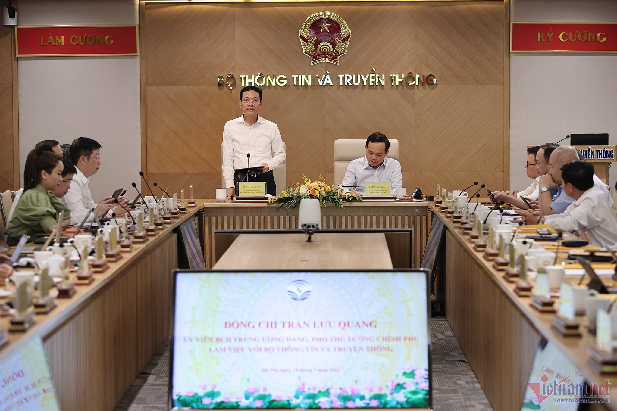 w pho thu tuong lam viec 1
