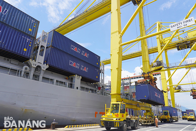 xuat container tai cang tien sa